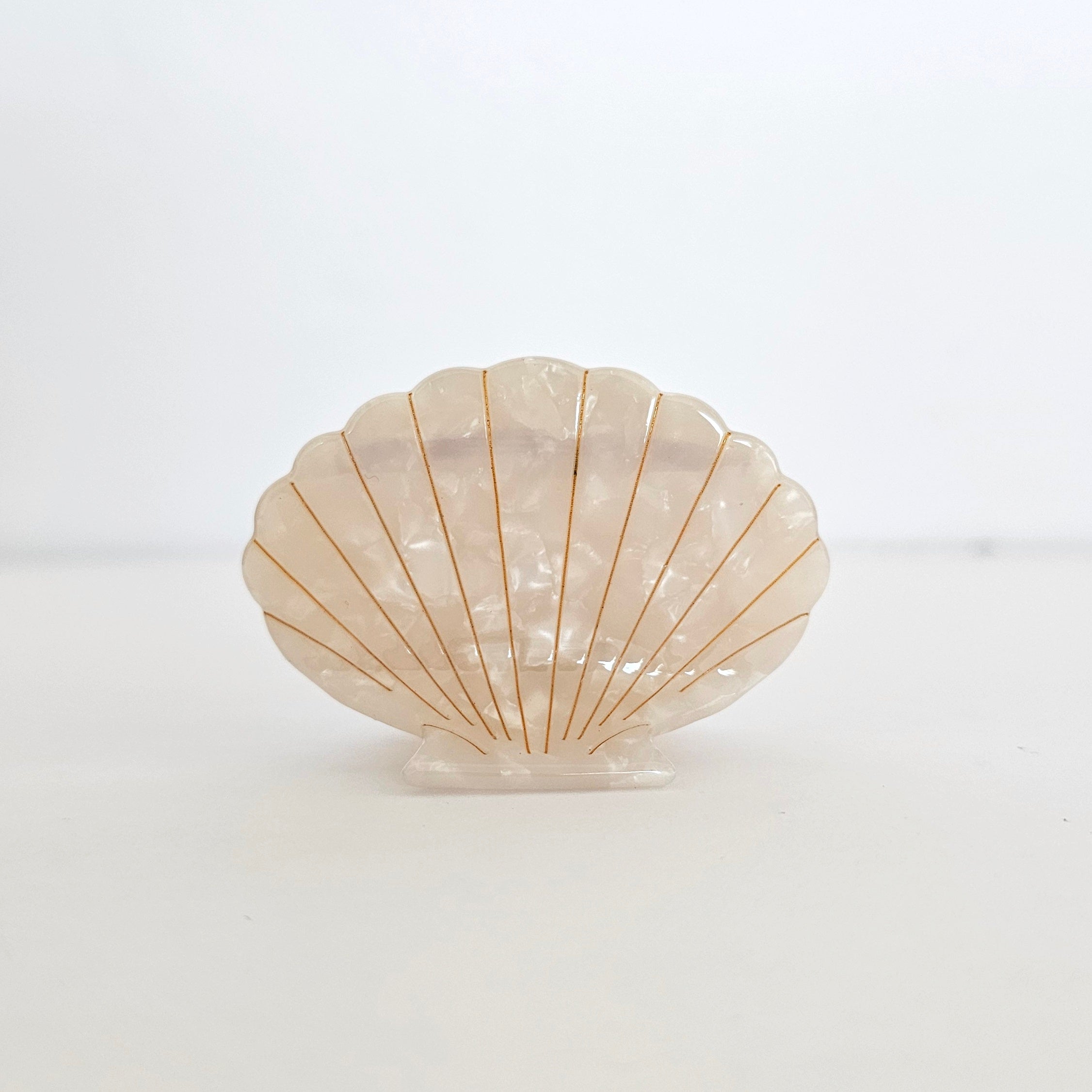 Seashell Medium Hair Claw