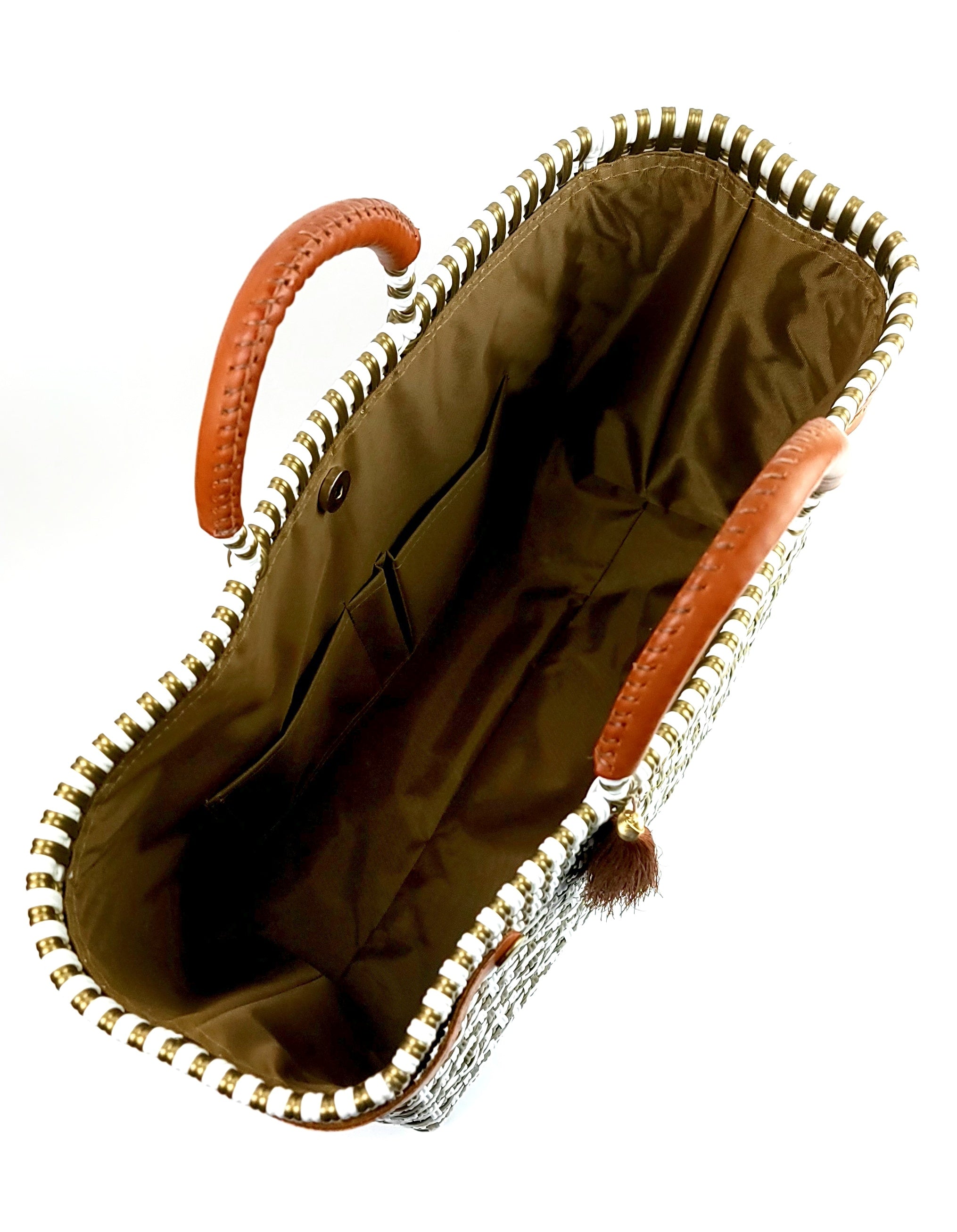 Shop women's bag. Luxury bags. Fashion Designer Mavis by Herrera. Eco vegan bags. Sustainable made from recycled plastic. Modern and chic bags.
