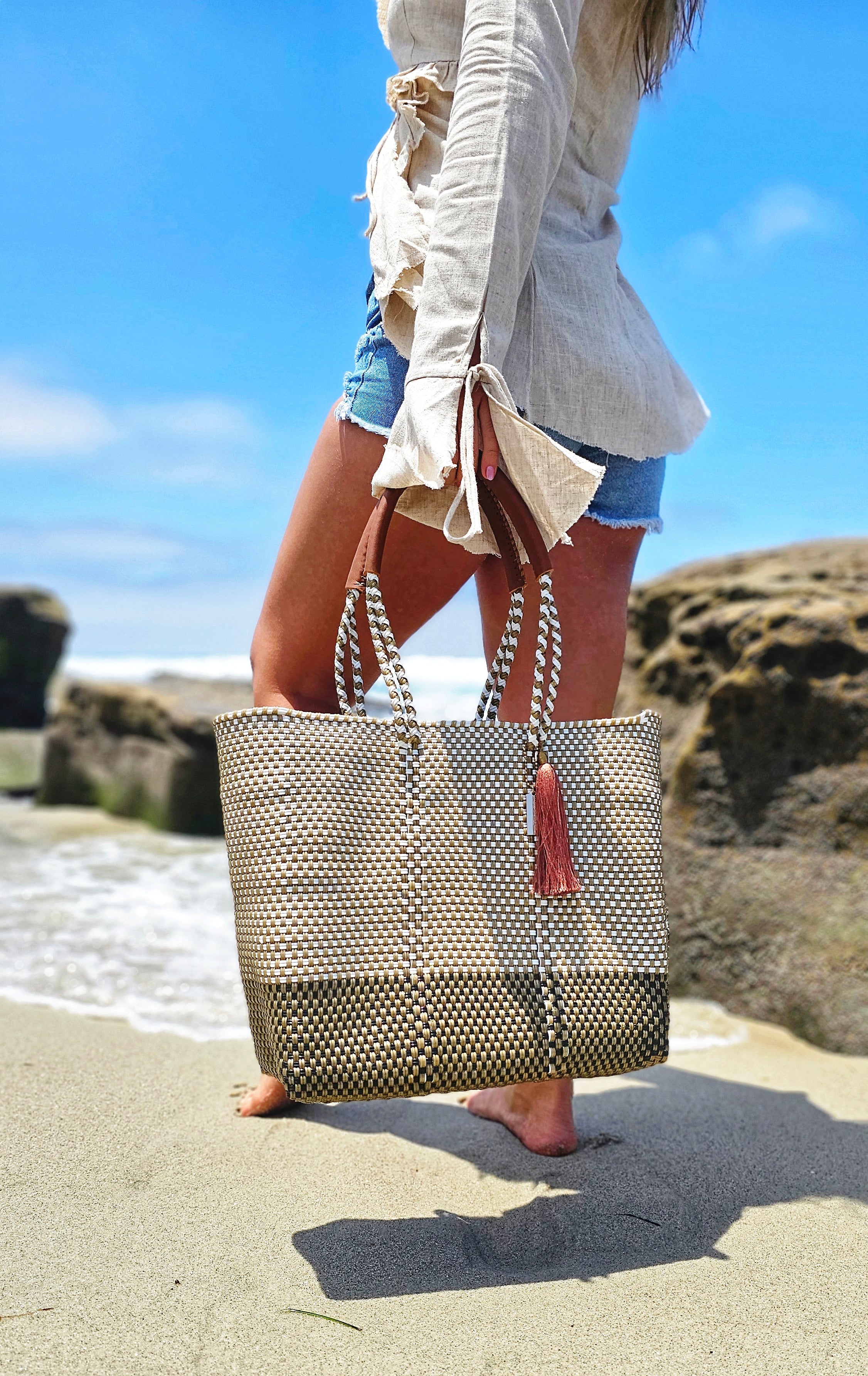 Women tote bag lined with leather handles. Mavis by Herrera