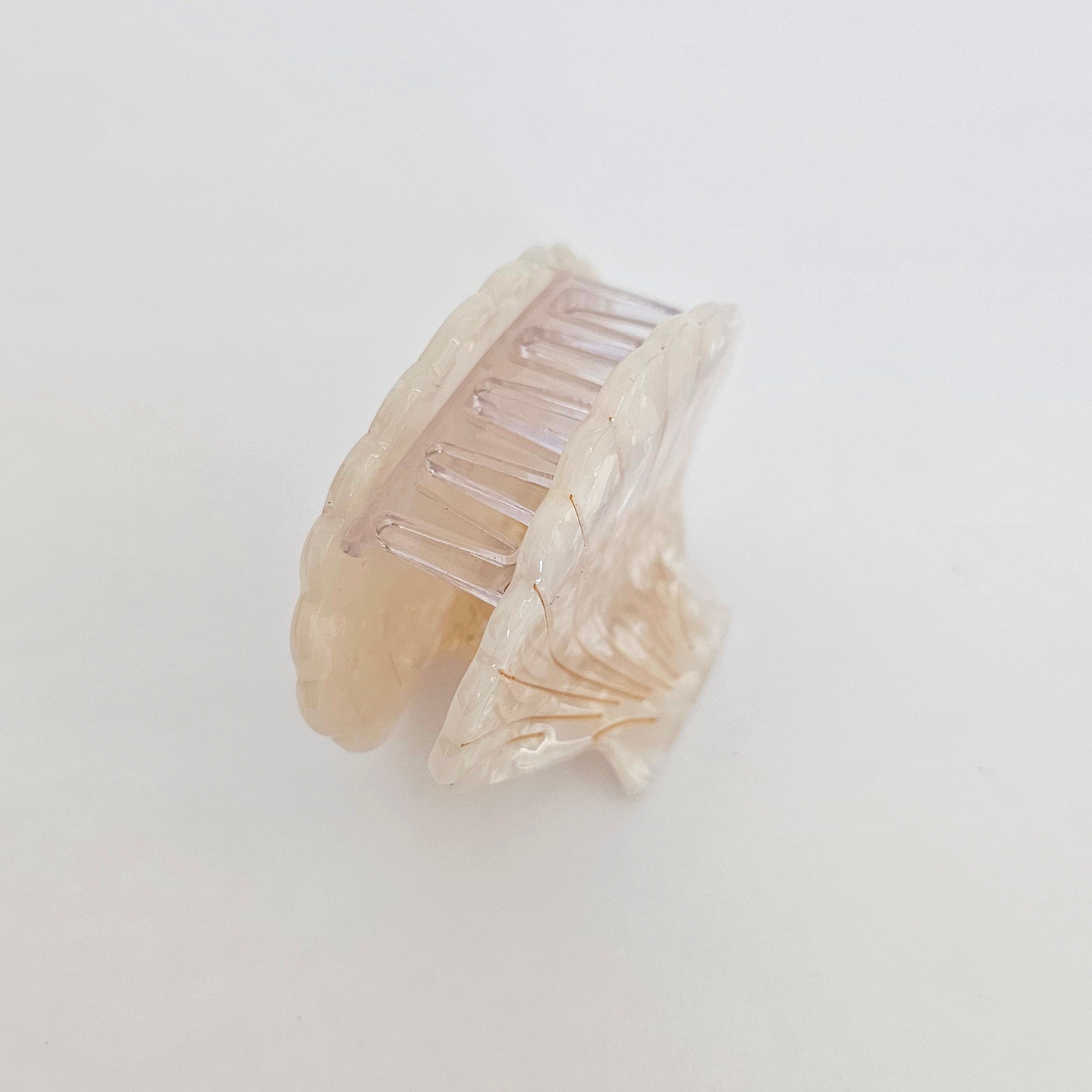 Seashell Medium Hair Claw